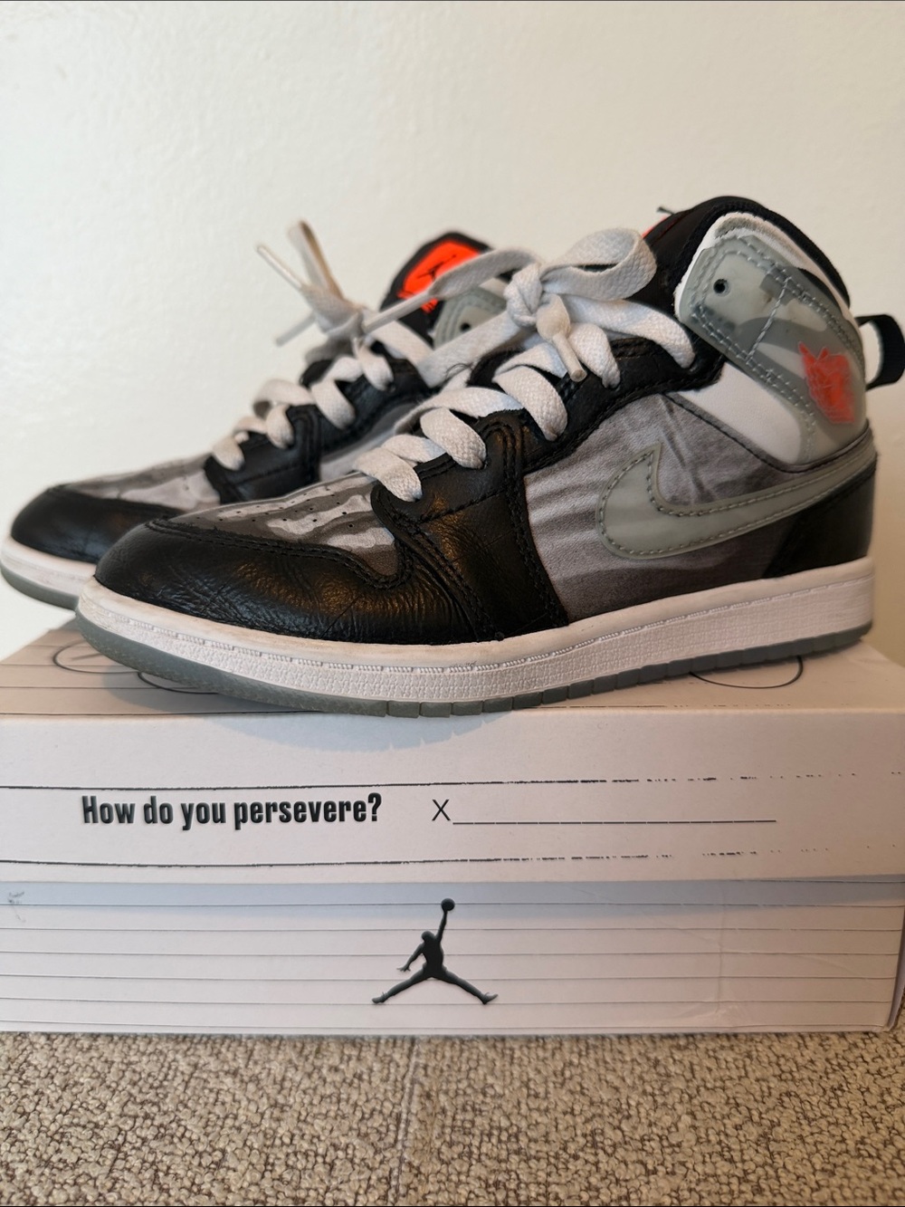 Jordan 1 Mid